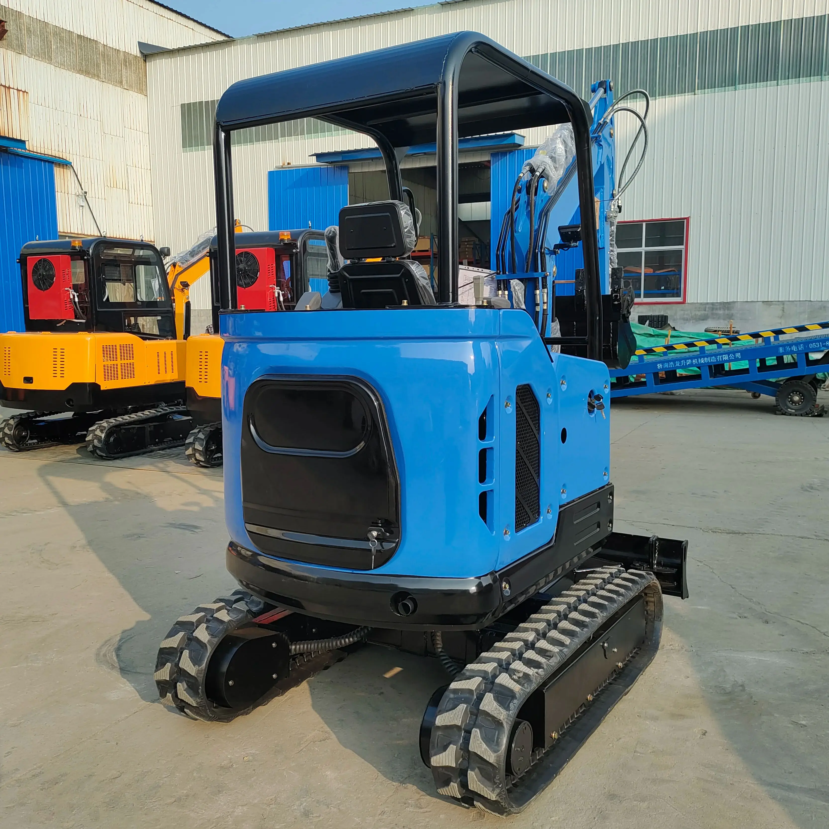 

Chinese manufacturer wholesale customized excavator 2.5-ton small tracked hydraulic machine orchard bagging machine