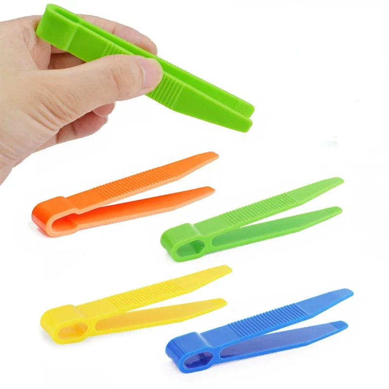 10Pcs Children's Fine Motion Training Accessories Tweezers Flat Headed Tweezers Color Clip Plastic Tweezers Children's Toy