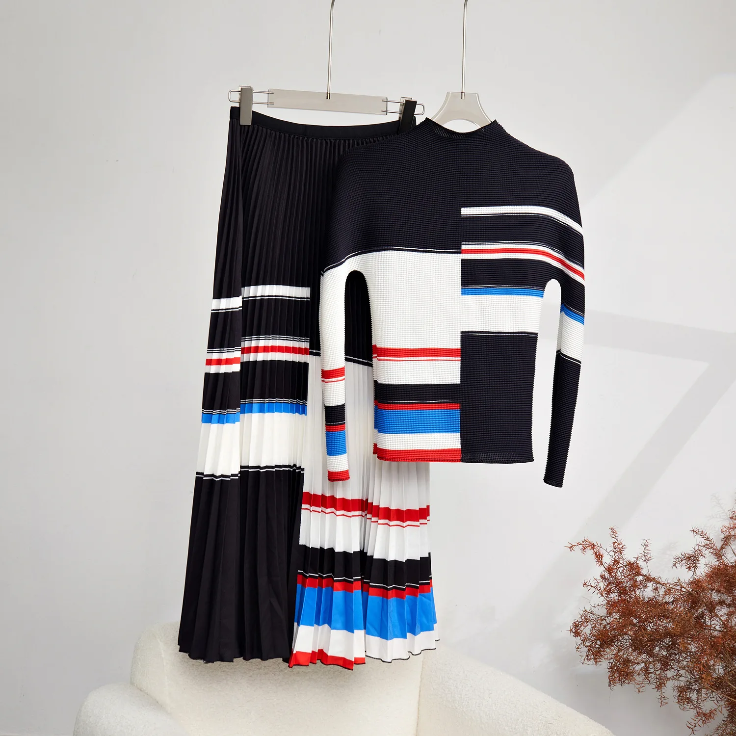 

Europe Spring Chic Women's Elegant Skirt Suits High Quality Stripe Long Sleeves T-shirt + Pleasted-skirt Two Piece Set C741