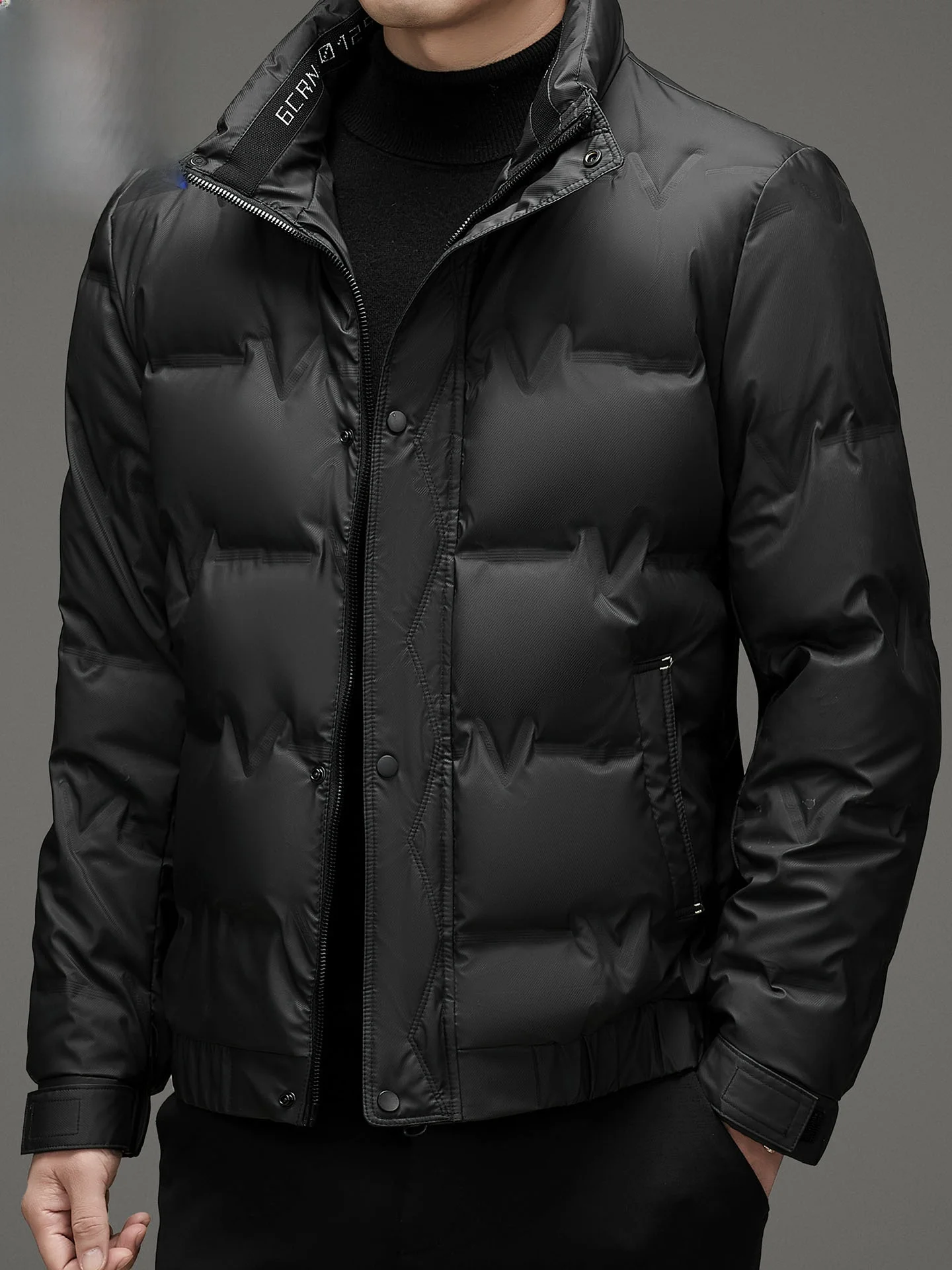 

Мужская зимняя легкая пуховая куртка в повседневном стиле, новая модель, устойчивая к холоду, теплая, с воротником-стойкой, для городского делового стиля.