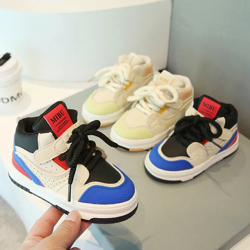 

Детская спортивная обувь Новинка Осень 2024 повседневная обувь для мальчиков с высоким верхом для девочек белая мягкая подошва для малышей