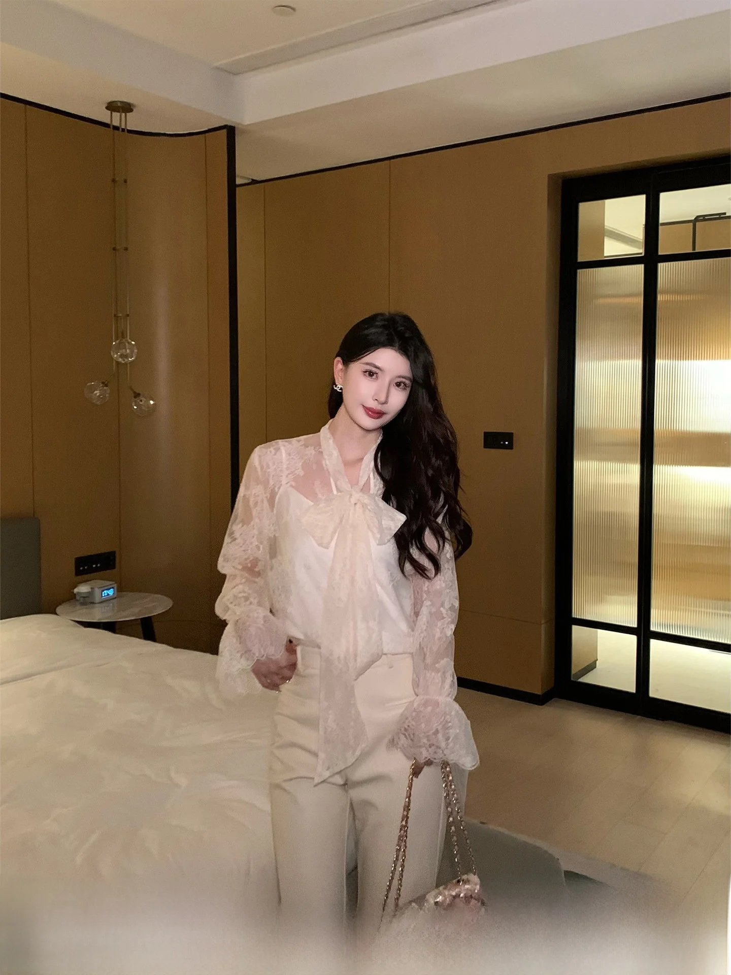 

Kun Total White Sandalwood Bell Sve Lace irt Women's V-ne Spring Faionable Straight Cut Long Sve Nylon Fabric irt