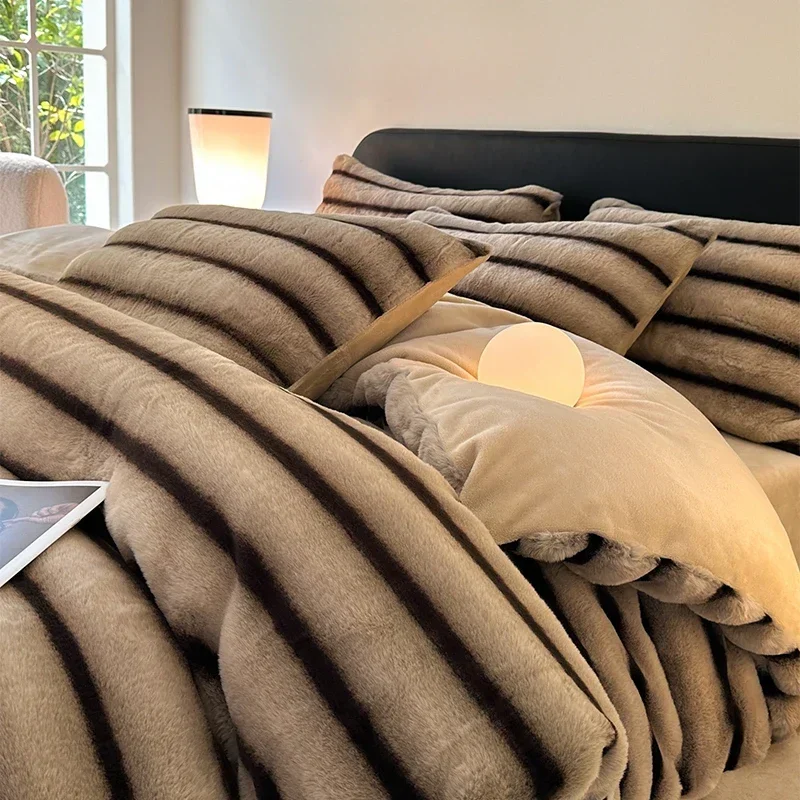 Light Luxury Plush Four Piece Set Advanced Winter Thickening Quilt Cover Comfortable Warm Coral Fleece Bed Sheets Pillowcases