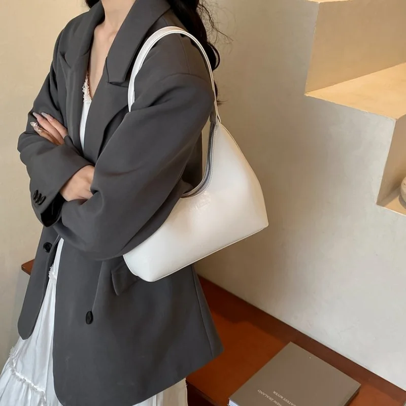 

Top-Tier Ladies Handbag Made Of Star-Moon-Patterned Leather Featuring Paris Casual Vintage Spacious Soft Daily Modern Style​