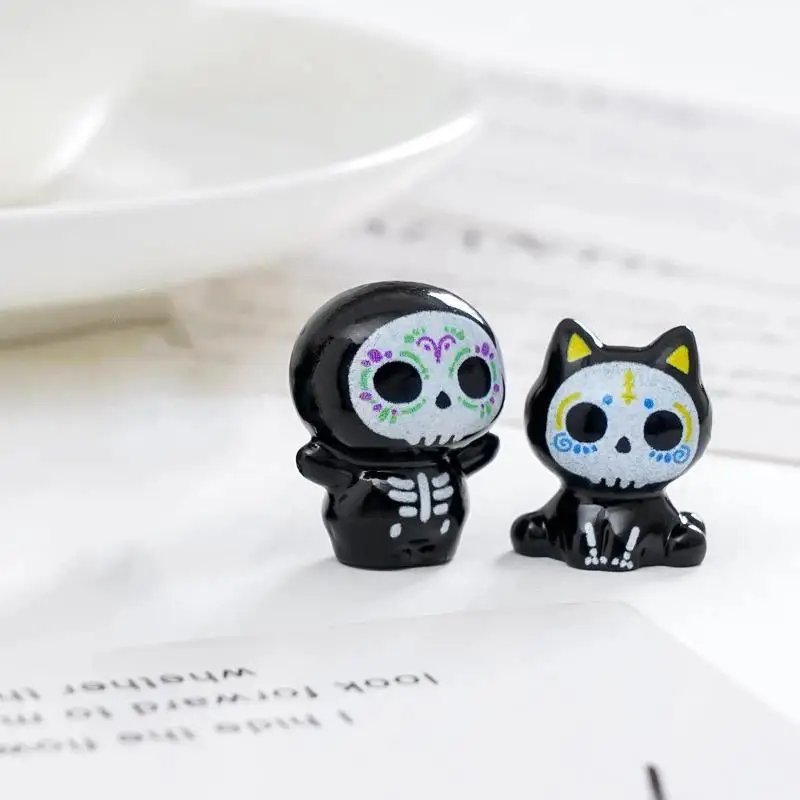 Niedliche Mini-Harz-Zucker-Schädel-Statuen, 6 Stück, im Cartoon-Stil für Halloween, Innenraum-Party-Tischdeko, Geschenk für Schädel-Liebhaber – Detail 6