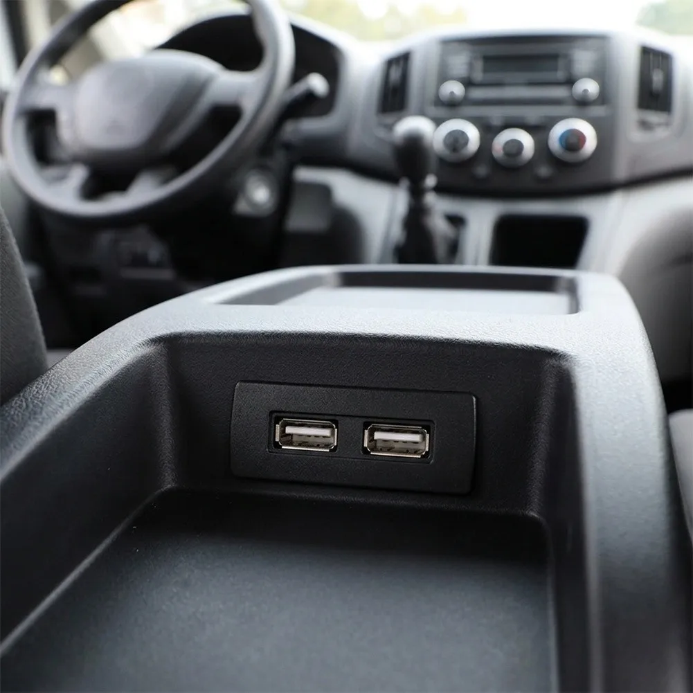 For Mercedes-Benz Vito 2016-2020 Vito Charger Car Charging Interface Car Charging Solution 2.4A Current Made Of ABS Material