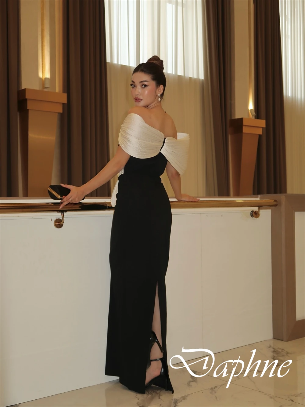 Customized V-Neck Off the Shoulder Cocktail Dress Mermaid Floor Length Classic Evening Dress Black Prom DressContrast Color
