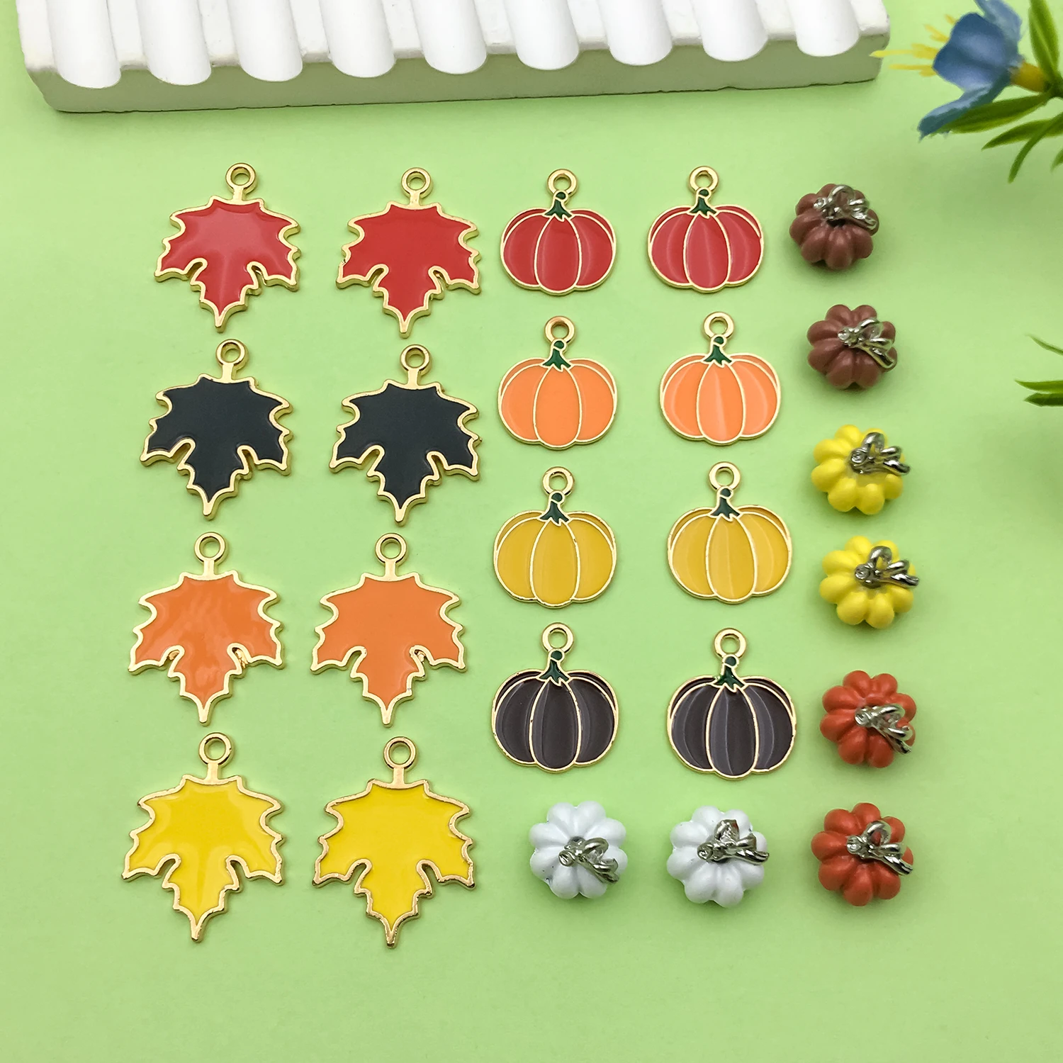 18/20/24pcs Colorful Enamel Pumpkin, Maple Leaf Design Charms Alloy Thanksgiving Pendants for DIY Jewelry Making Accessories