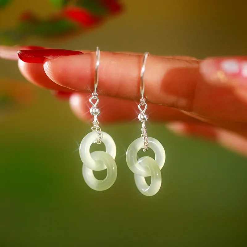 Oryginalny design Świeże i naturalne kolczyki Hotan Jade dla kobiet Prosta biżuteria ze srebra próby 925 na wysokim poziomie