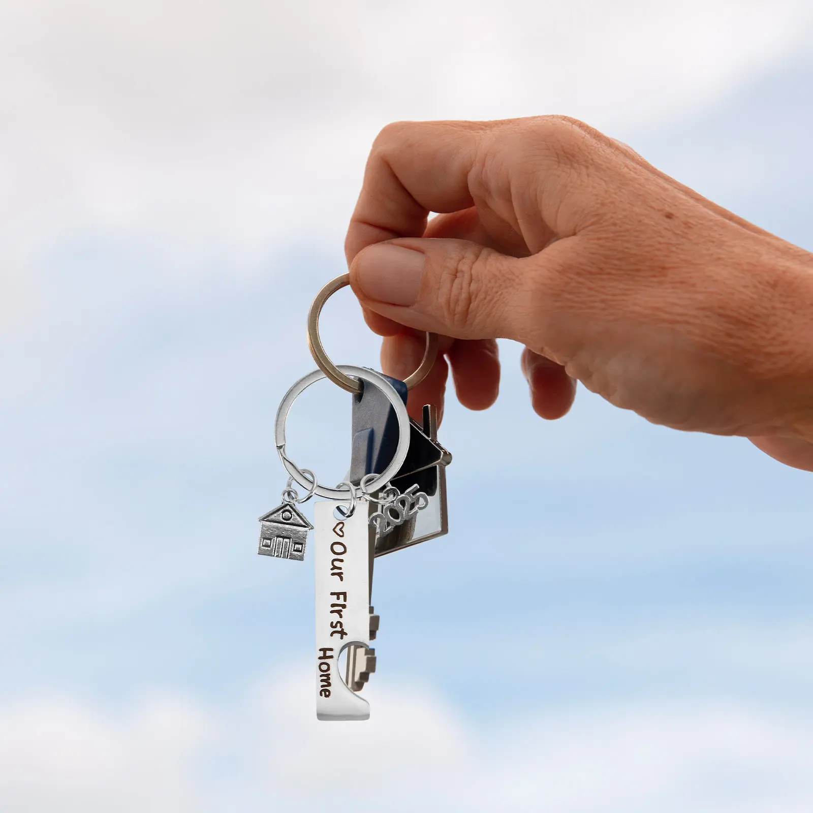 2Pcs Our First Home Stainless Steel Keychain Housewarming Favor New Homeholders Keepsake New House Keyring 2025