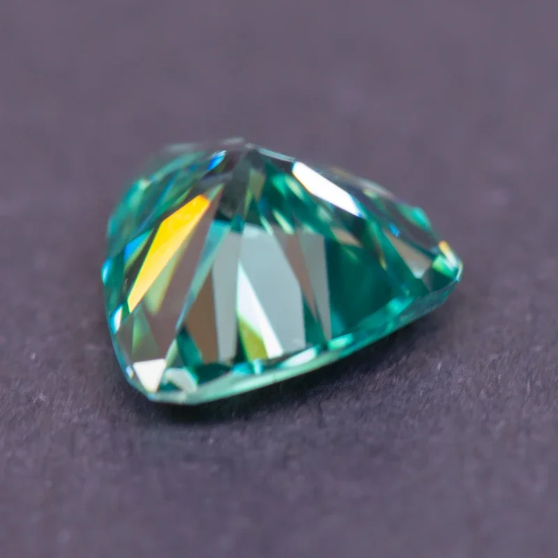 Moissanite Trillyon Shape Emerald Green Primary Color VVS1 Charms Beads for DIY Jewelry Making Necklace with GRA Certificate