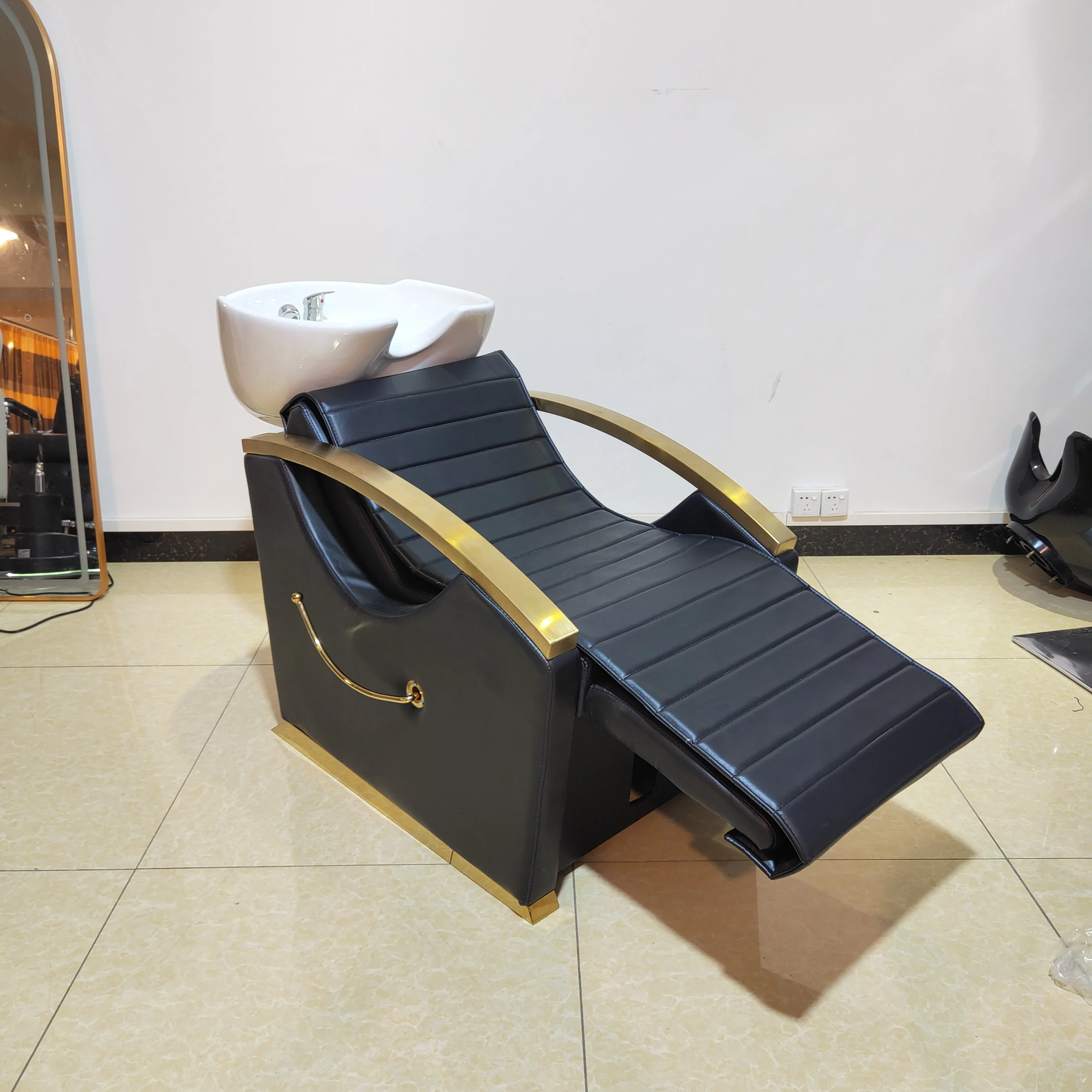 Modern Durable Eco-Friendly Portable Luxury Hair Salon Mirror and Chair Set with Leather Gold Finish-Custom Salon Equipment