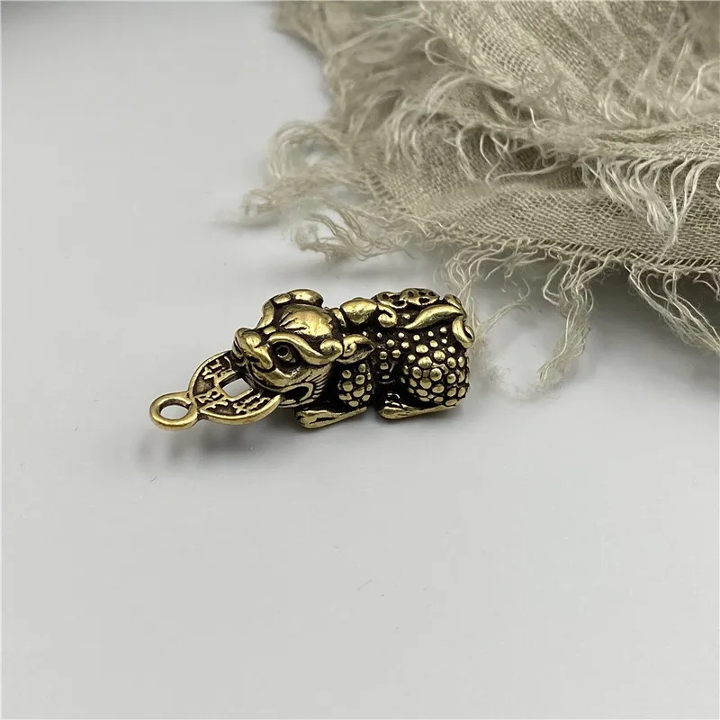 Brass Solid Biting Money Pixiu Figurines Keychain Pendant Retro Wealth Attraction Lucky Pixiu Home Accessoires Miniatures