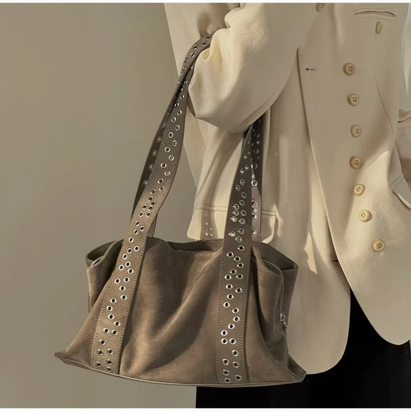 

Vintage Studded Suede Tote Bag Stylish Handbag High-quality Soft Leather Shoulder Bag Casual Commuter Underarm Bag New Hobo Bag