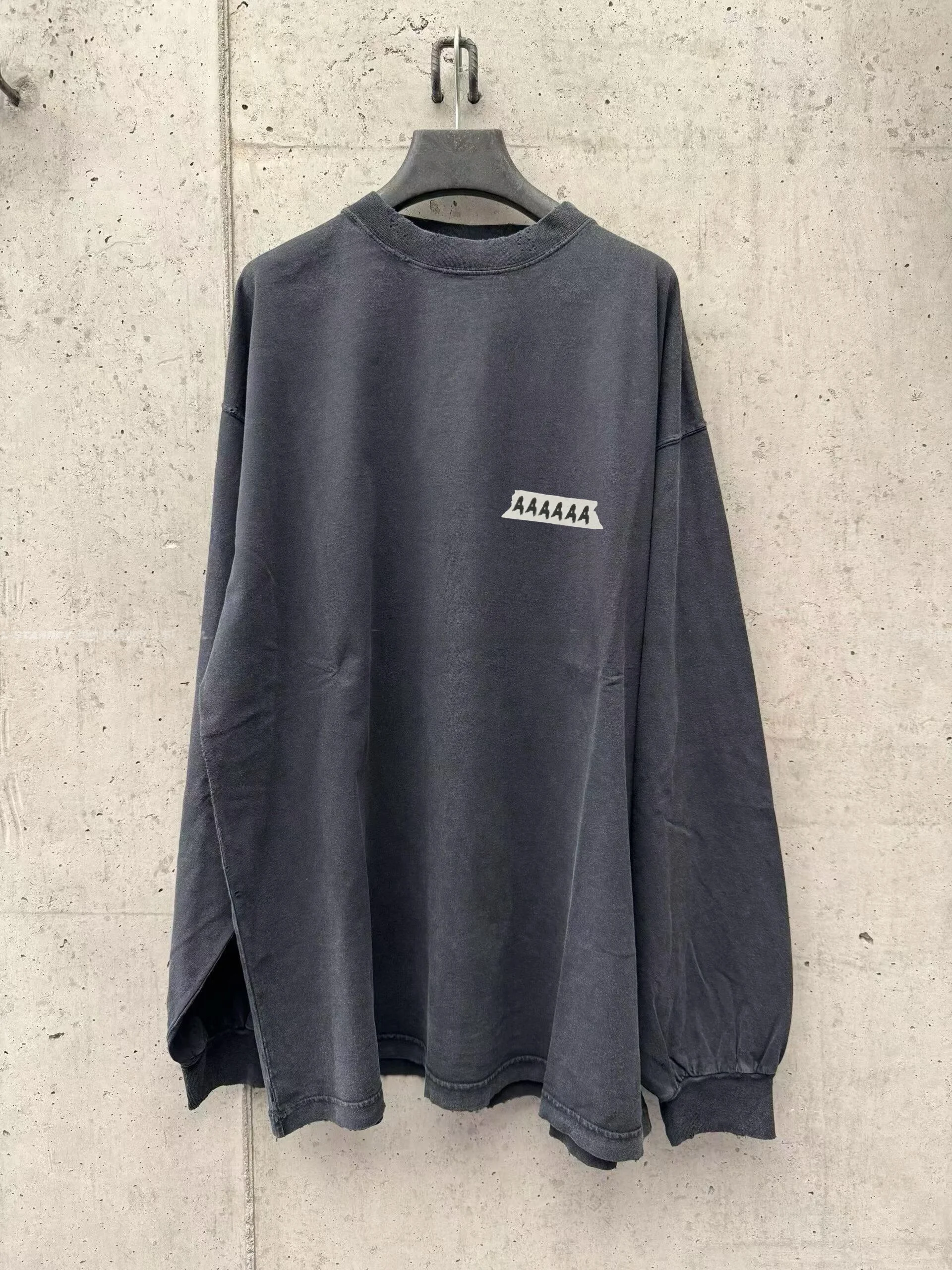 

VANA ILUSION 26SS Tape Series Waed Hole Long Sve ex T-irt Punk Sle Cotton round Ne Letter Print Ciwalk Suitable