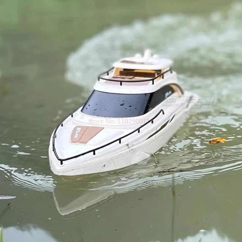 Starlight Barca telecomandata ad alta velocità Yacht giocattolo elettrico Modello di ricarica wireless Nave per ragazzi Divertimento sportivo acquatico