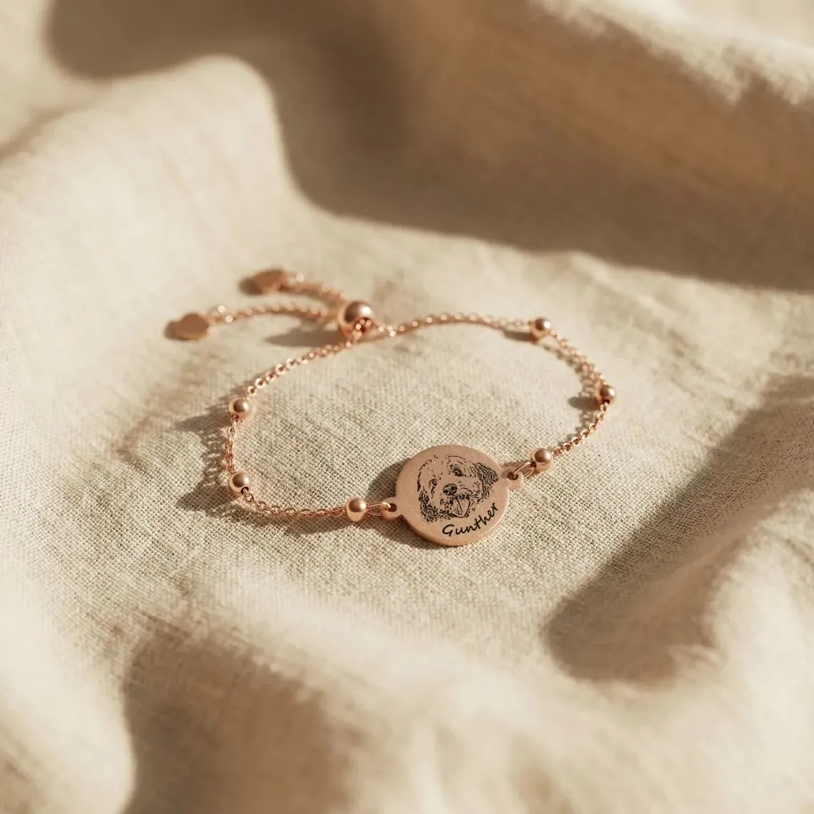 

Персонализированный браслет с именем питомца, круглая пластина, многослойная цепочка с бусинами, лазерная гравировка, памятный подарок для владельца собаки или кошки.