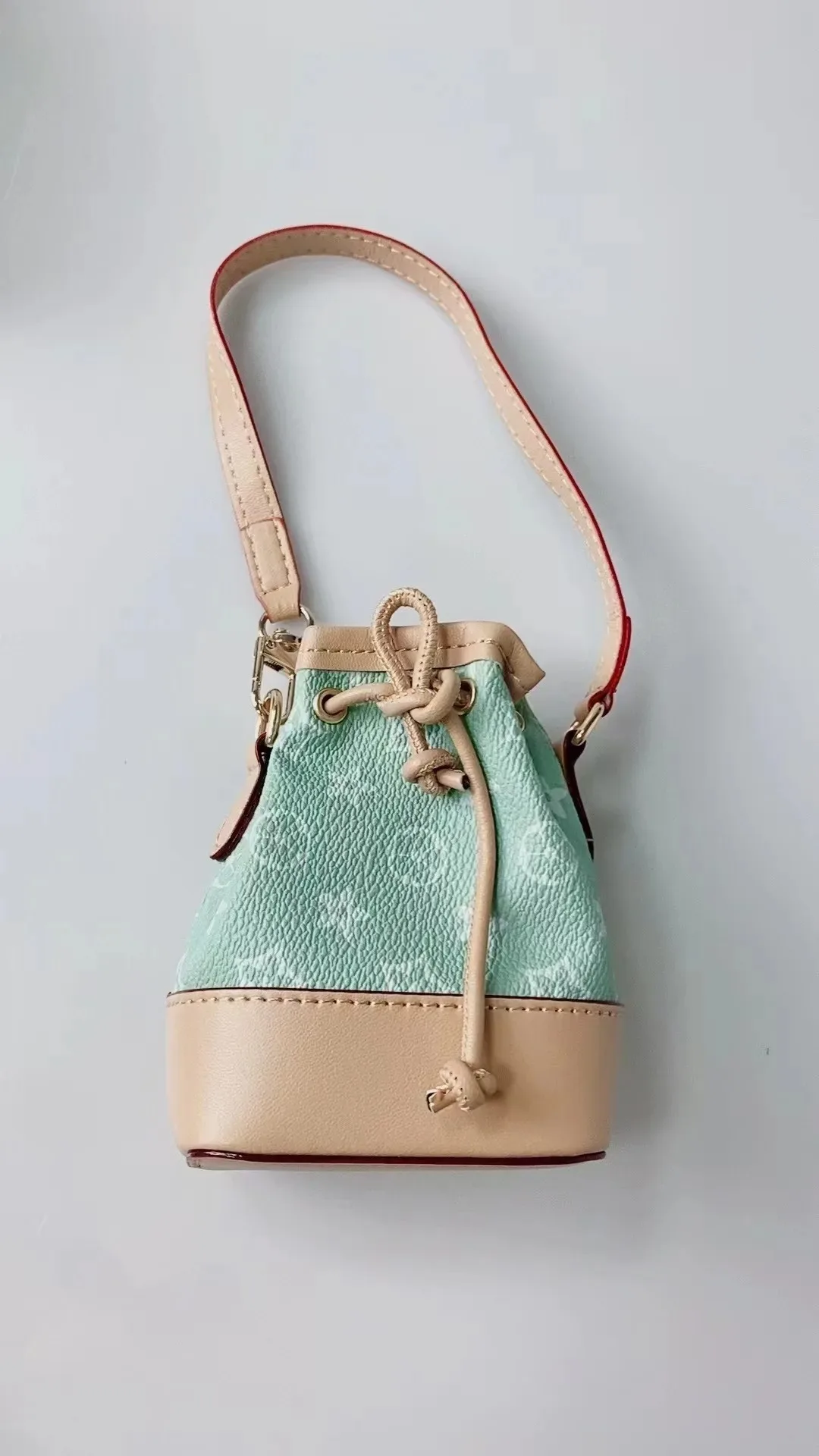 Mini Reading Bucket Bag Pendant Red Envelope Headset Chartered Keychain Bag Live Best Selling Explosions Cute Wallet