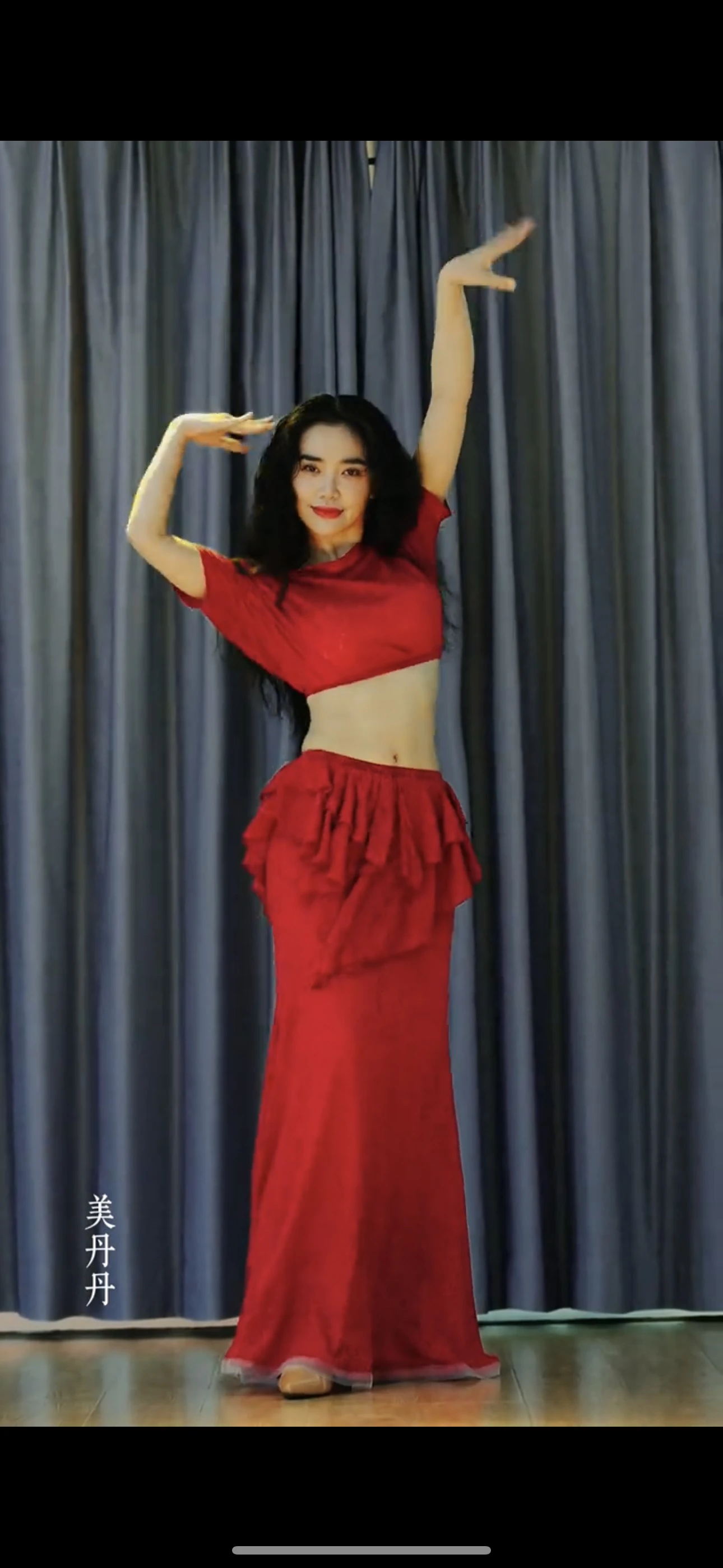 新しいベリーダンスパフォーマンス衣装大人女性ルーズ半袖トップ + セクシーなフィッシュテールロングスカートセットオリエンタルダンス練習セット