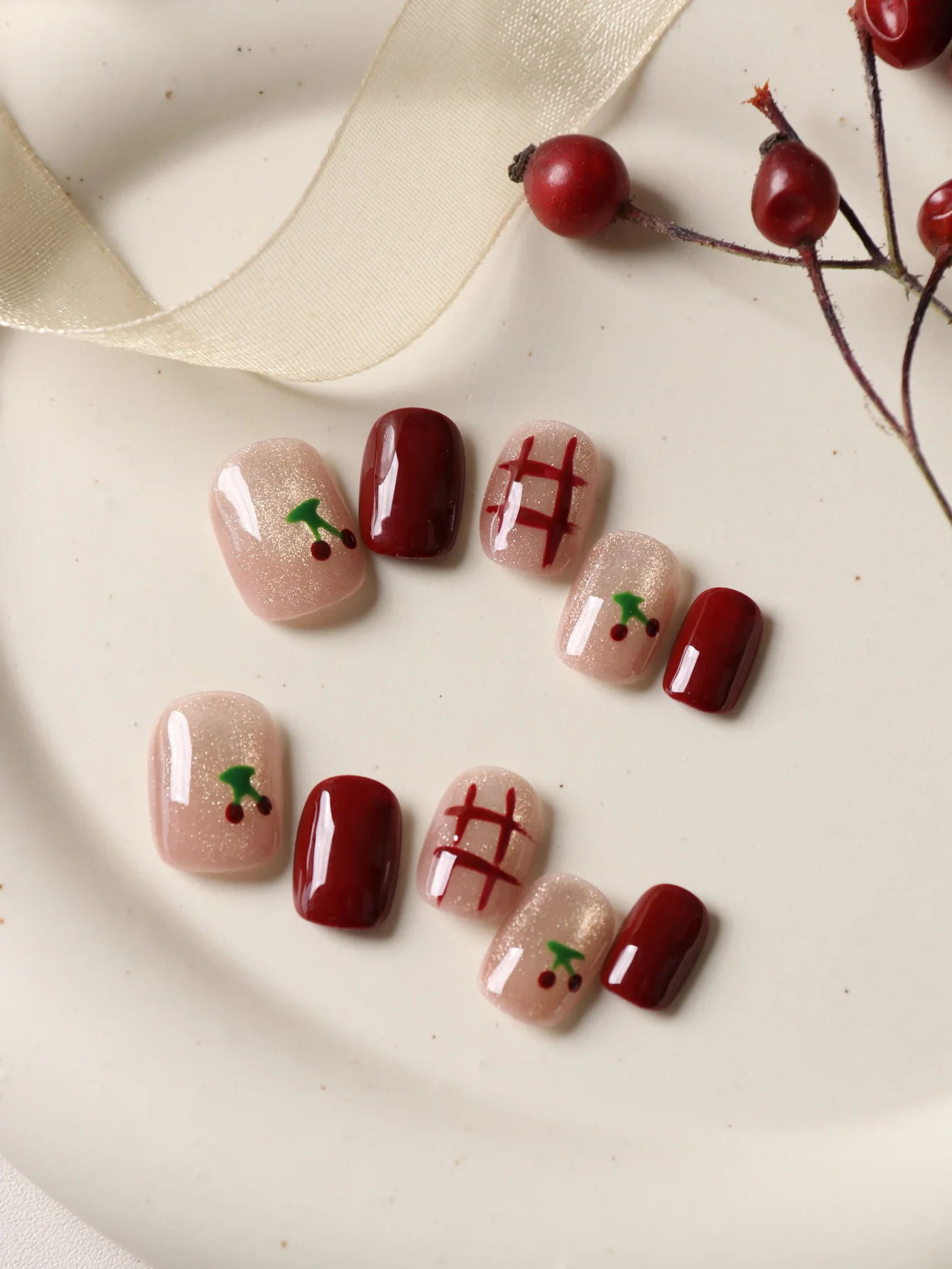 10 Stück Press-on-Nägel, kurze rote Nägel, Little Cherry, Büro, Alltag, künstliche Nägel, Kit für Nagelkunst, DIY