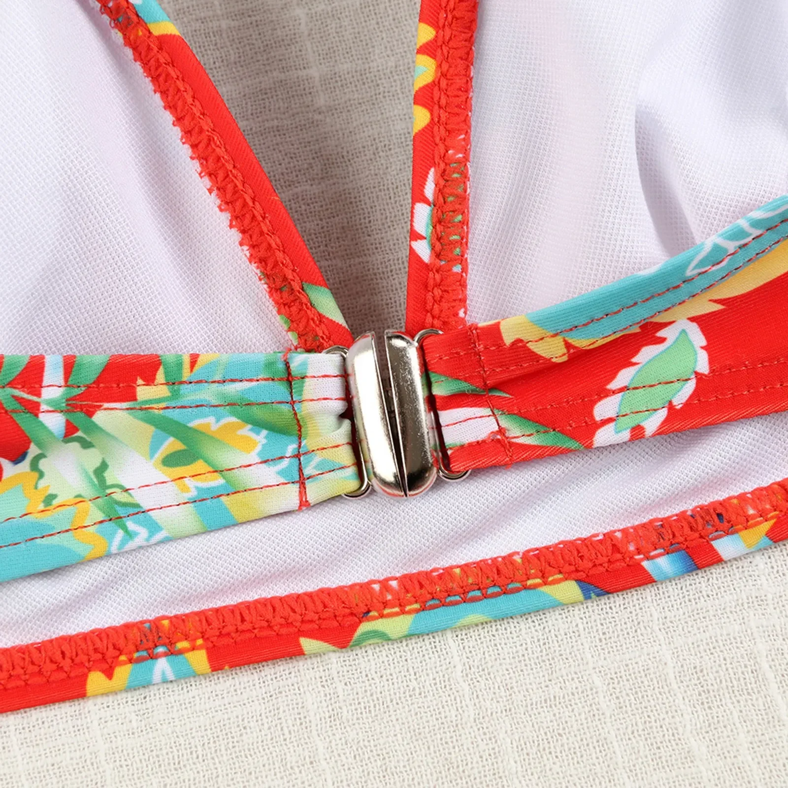 2025 섹시 수영복 여성 비치웨어 여성 개성 패션 편안한 핫 스트라이프 프린트 홀터 바디수트 푸쉬업 수영복