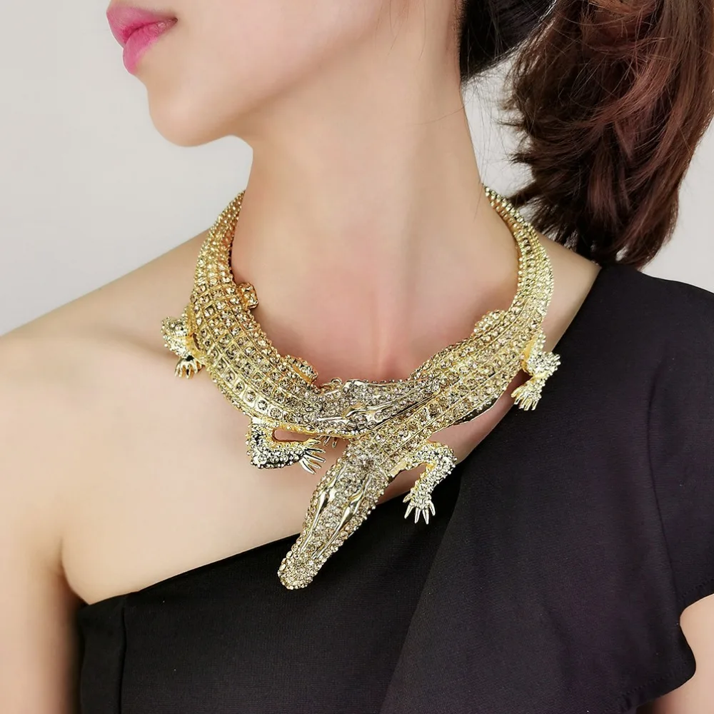 Punk Inlaid Full Rhinestone Big Crocodile Necklace For Women Statement Alloy Torque Collar Necklace Gold Color Fashion Jewelry