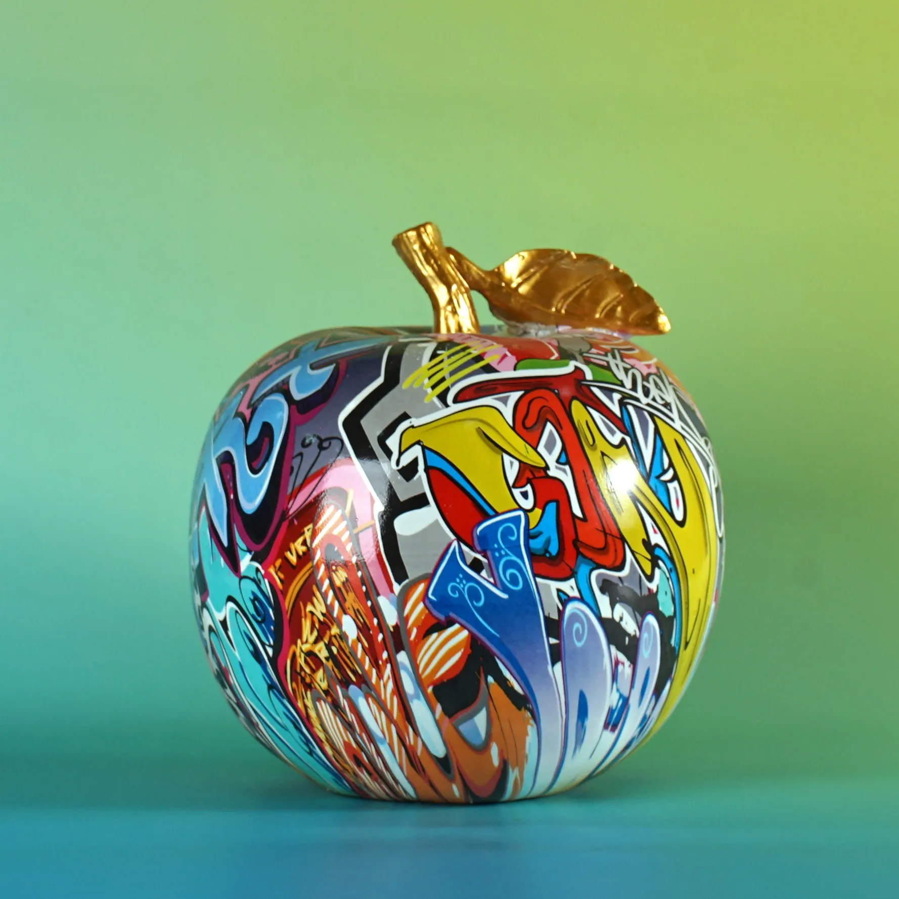 Resin Graffiti Apple Statue Ornament Painted Crafts Home Living Room Bedroom Desktop Office Decor Accessories Art Sculpture Gift