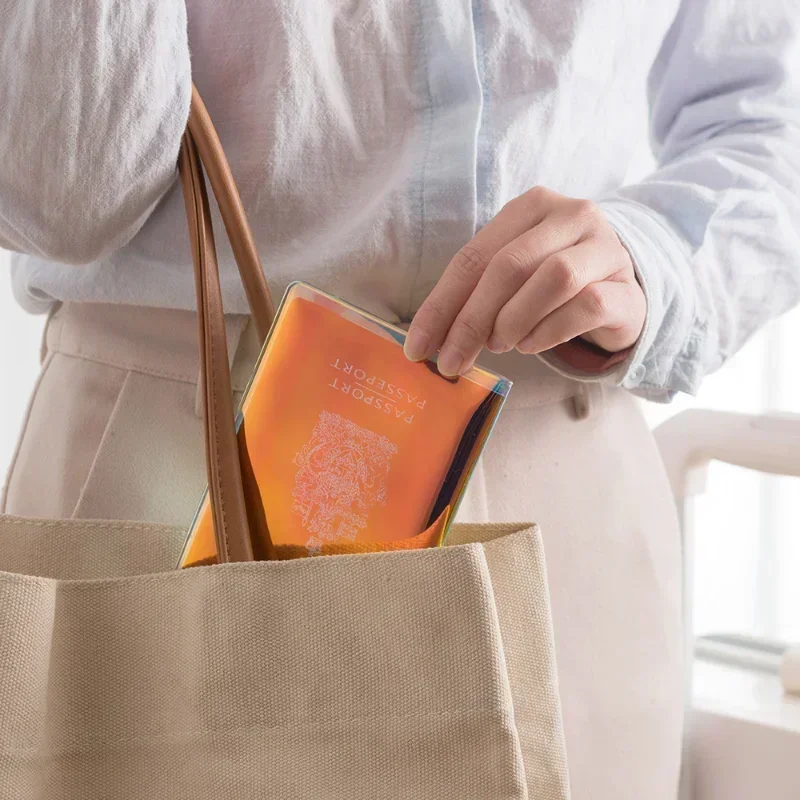 โปร่งใส Frosted ผู้ถือหนังสือเดินทาง Passport Cover Protector สําหรับ International Travel Passport Sleeve Holder Case