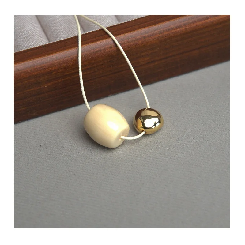

Dong Jie Has The Same Mood Pendant Necklace, Winter New Light Luxury Niche Ivory Fruit High-end Long Sweater Chain.