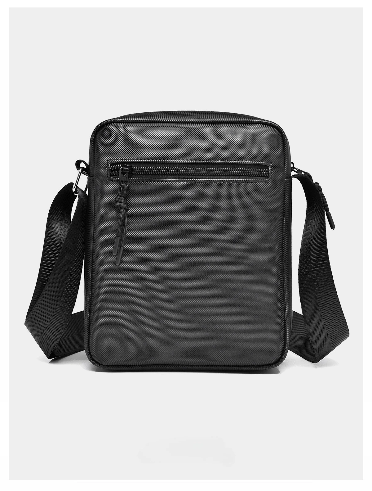 The New Men's Crossbody Bag Is A Casual and Versatile Single-shoulder Bag with A Large Waterproof Capacity and Multiple Layers