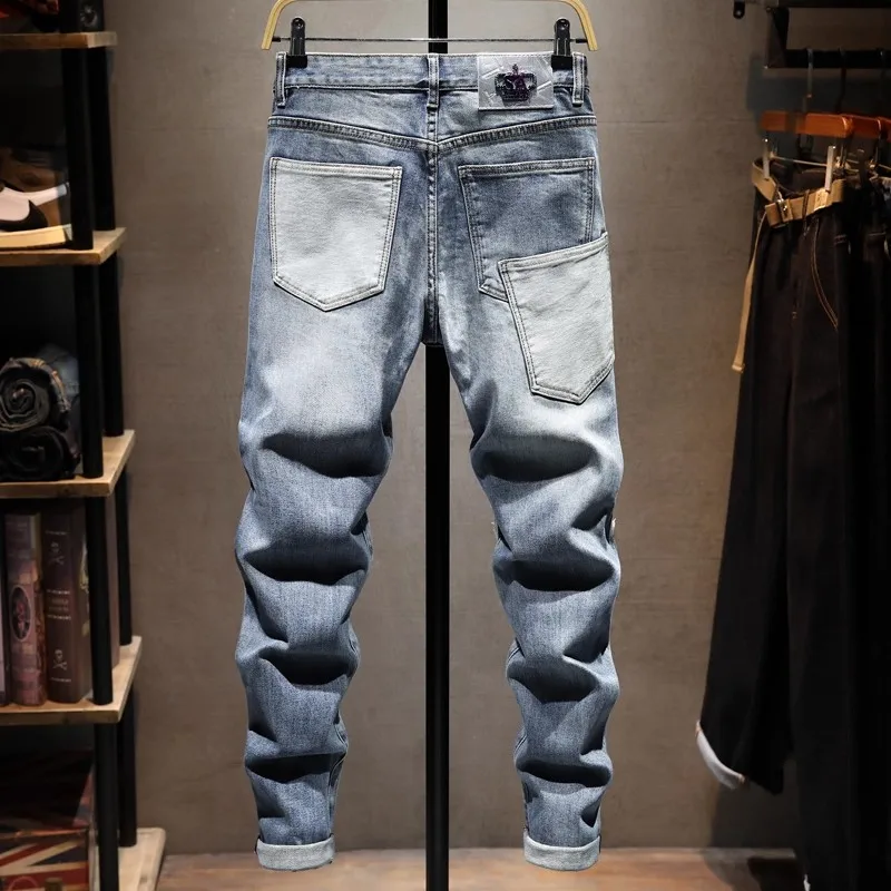 Pantalones vaqueros de diseñador callejero a la moda para hombre, pantalones vaqueros rasgados con parches ajustados elásticos de Retro Azul, pantalones vaqueros Vintage de Hip Hop con múltiples bolsillos para hombre