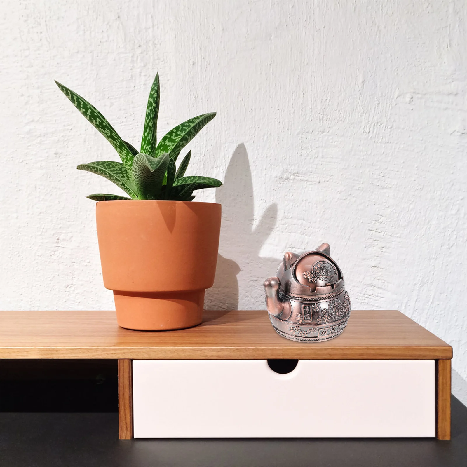 

Cat Design Ashtray Zinc Alloy nament Creative Desktop Bins Lid Windproof Portable Metal Anti fly Cigarette Holder Easy Clean