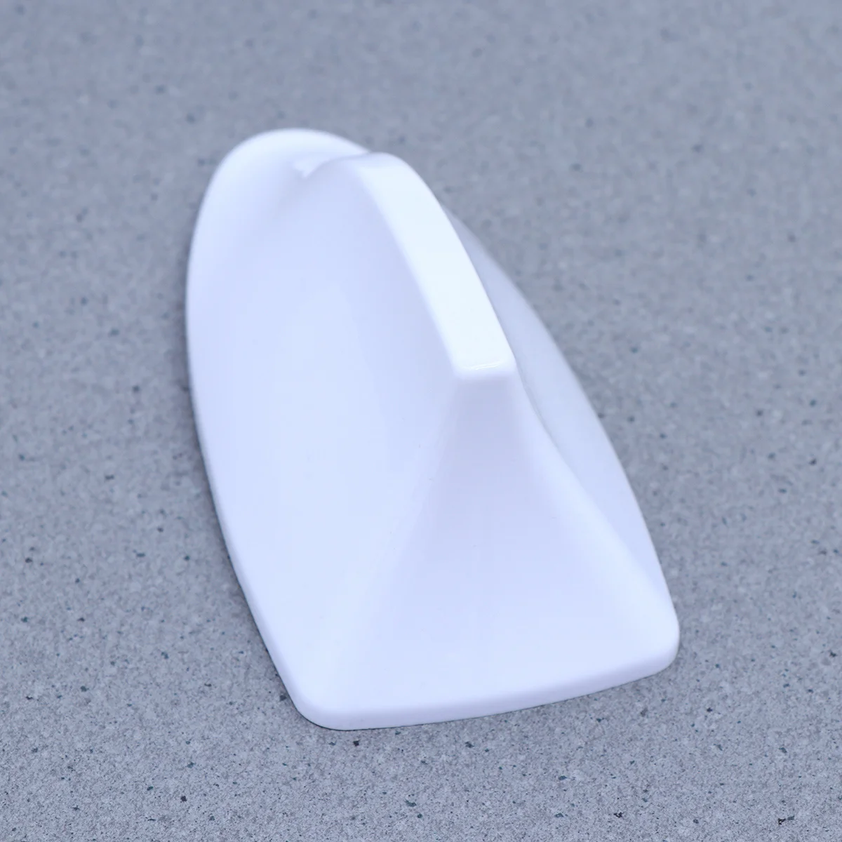 

Waterproof Universal Car Radio Antenna Shark Fin Roof Decorative Antenna with FM/ Function (White)
