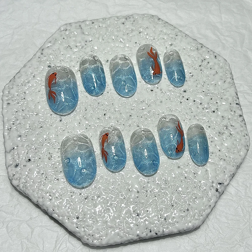 10PCS Zomer Gletsjer Blauw Onderzeese Koi Water Rimpel Gradiënt Amandel Handgemaakte Druk Op Nagels Glitter Cat Eye Korte Nep nagels