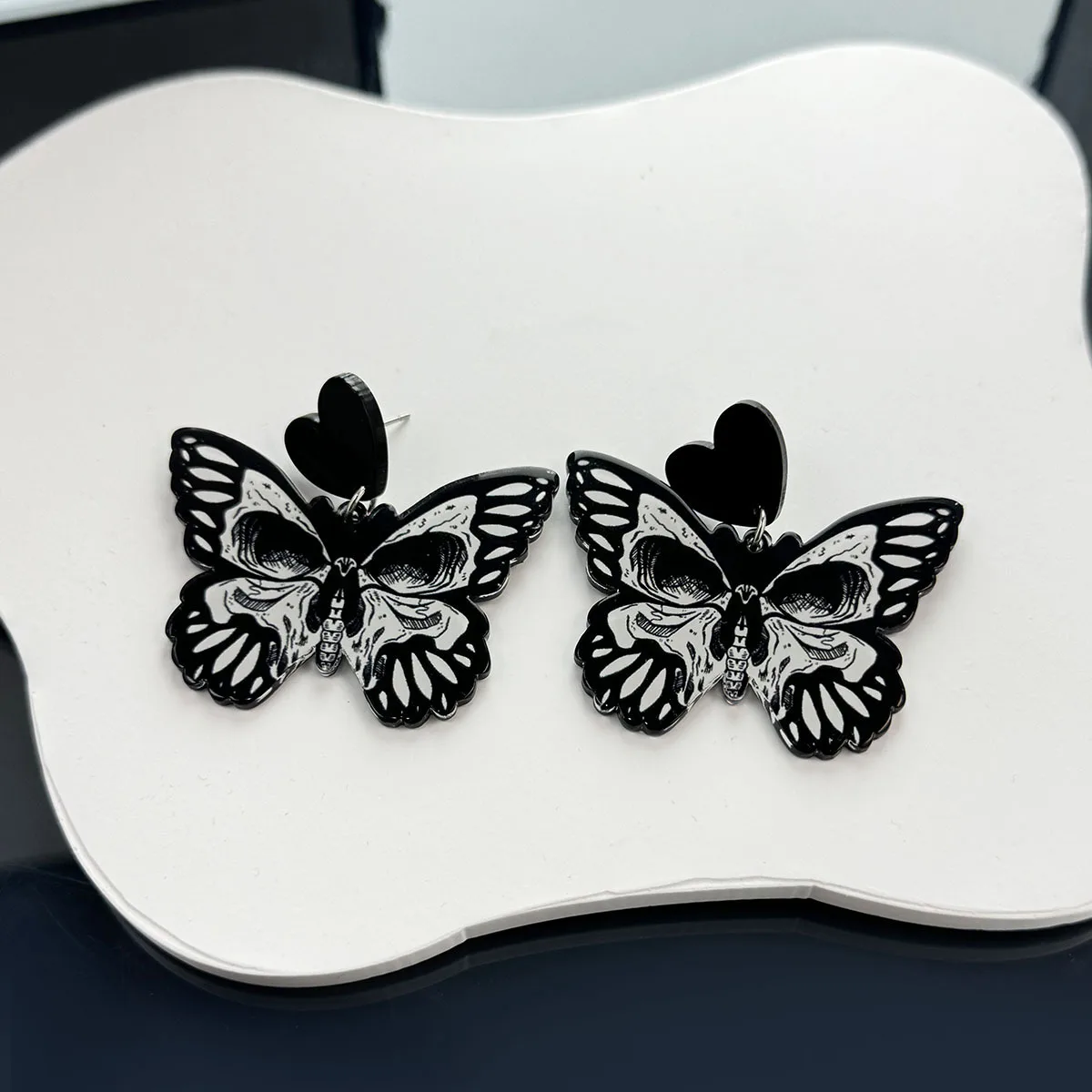 

Personality funny screaming little ghost earrings for women Halloween butterfly skull earrings for women