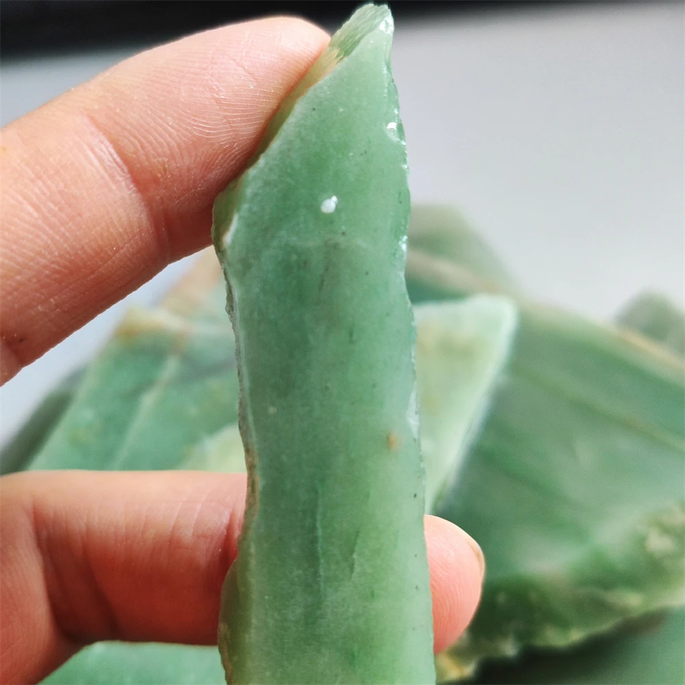 Natural Jadeite Stone Green Jade stone Raw China Dulong Jade Teaching Mineral specimens Home Decoration Stone