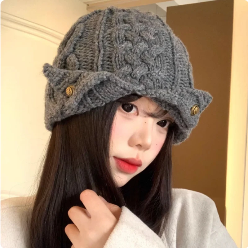 

Японская витая жаккардовая вязаная шапка для мужчин и женщин, зимние пуговицы, дизайн с откидными полями, защита ушей, теплые шапки-бини