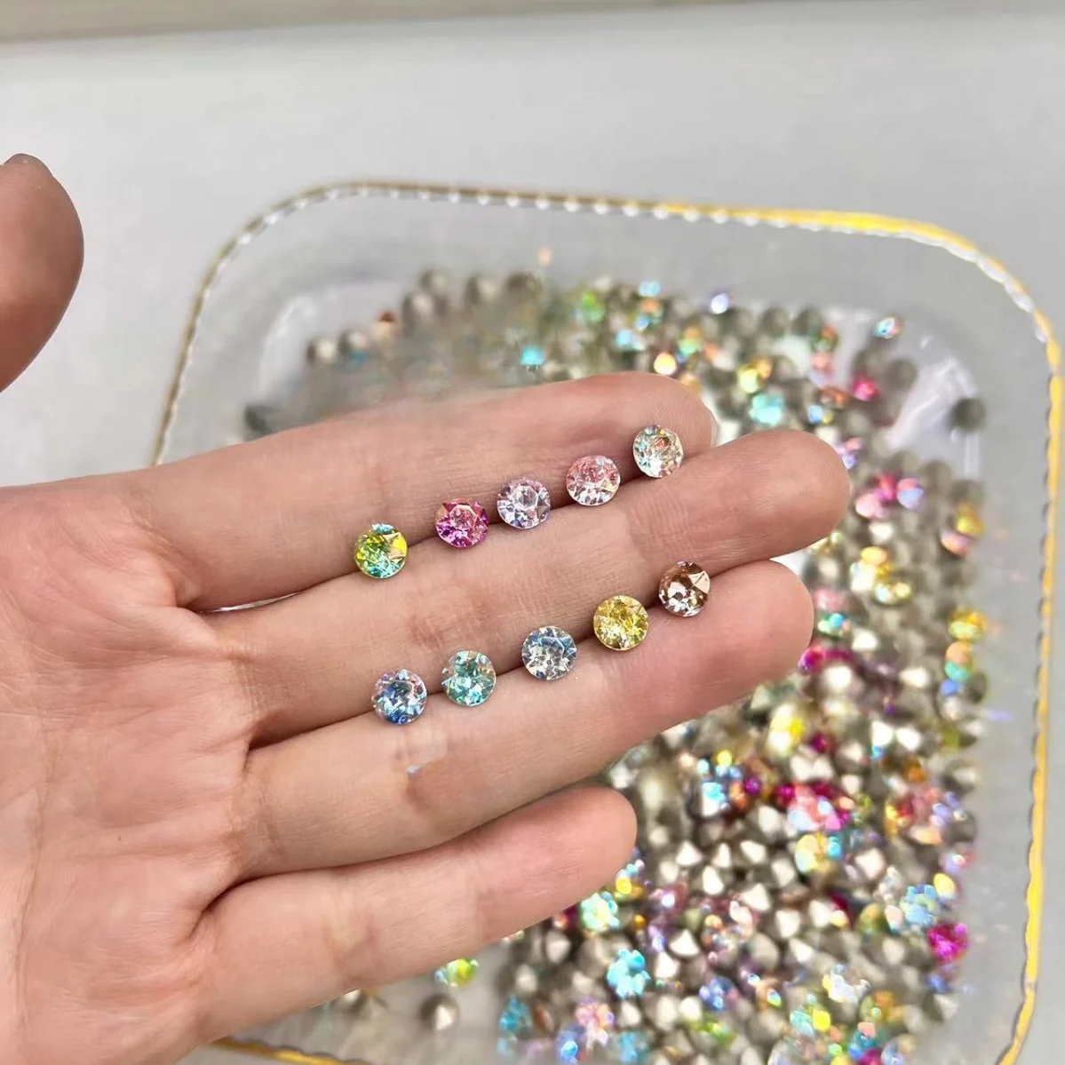 

100pc 6mm High Quality Crystal Rhinestone Pointed Back Strass Nail Decoration Colorful Glitters Garment Stone Multi Colors