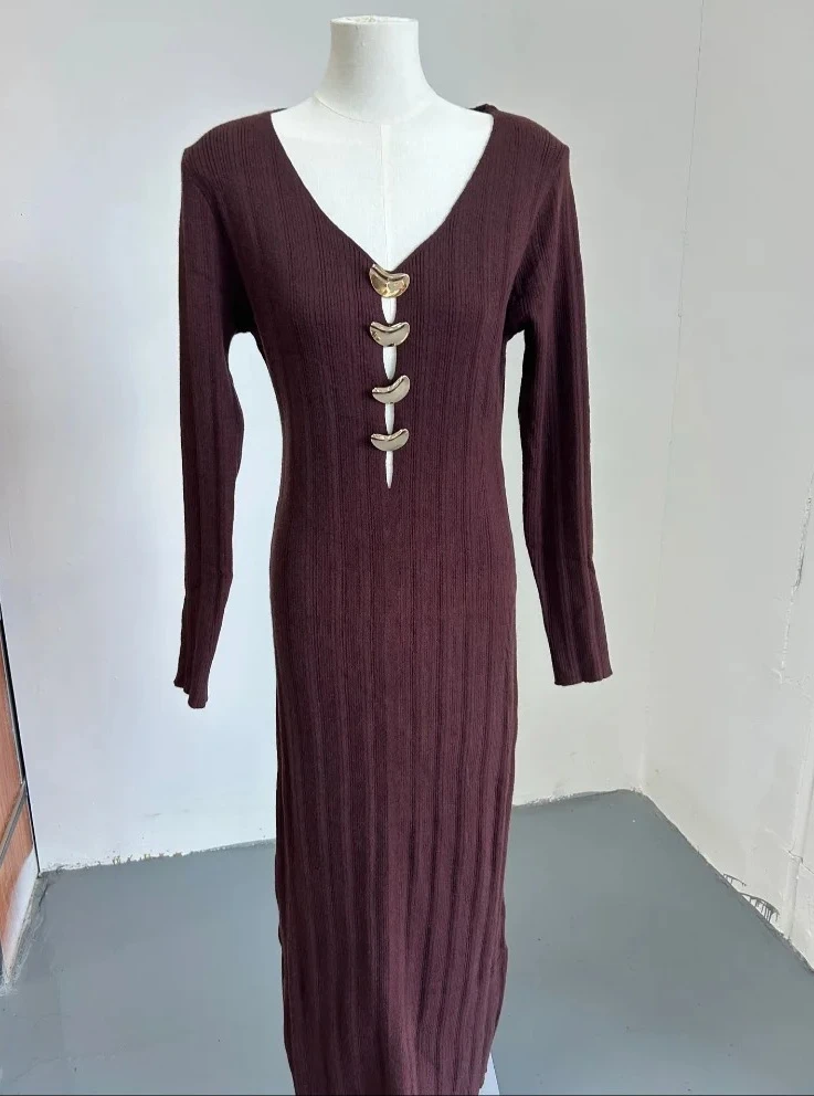 Abito da donna in maglia con scollo a V ritagliato con decorazioni in metallo, maxi abito aderente elegante in tinta unita, abito da ufficio a maniche lunghe