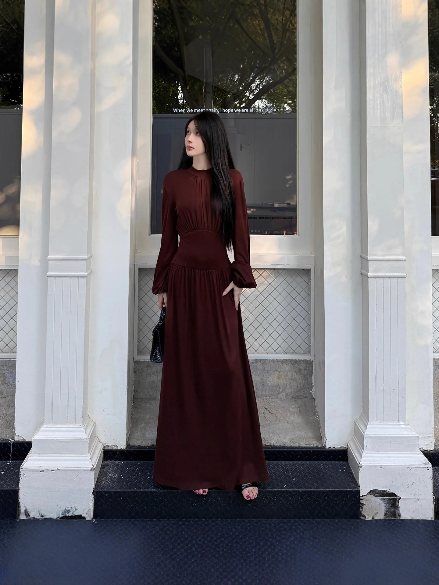 

Французское элегантное минималистское бордовое платье с длинными рукавами, женское повседневное платье трапециевидной формы с драпировкой и завязками на талии, осеннее шикарное внутреннее платье