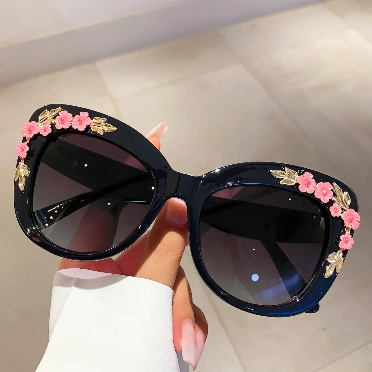 Luxury Brand Designer Oversized Cat Eye Flower Sunglasses Women Vintage Fashion Sun Glasses Trendy Punk Big Frame Pink Shades