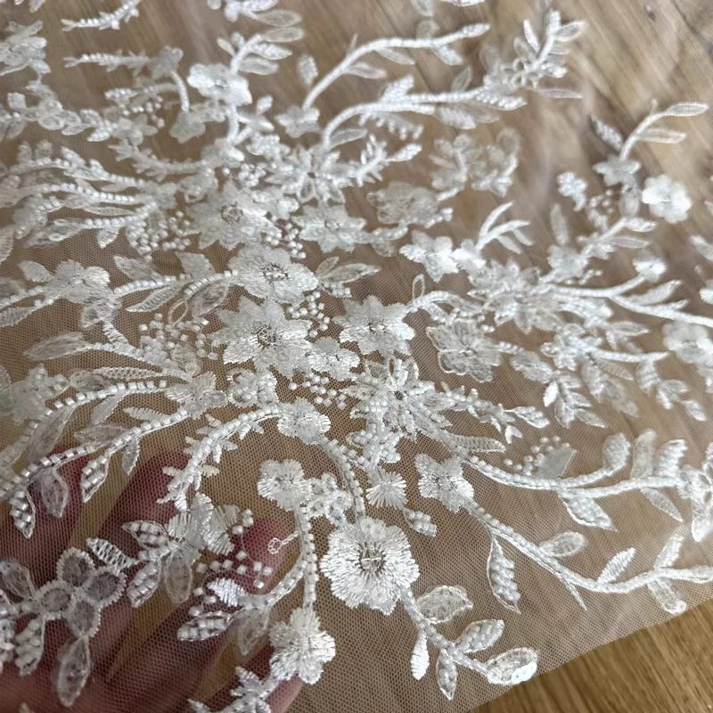 قماش مطرز بالدانتيل الراقية متعدد الألوان هو مادة مثالية لصنع فساتين الزفاف والعباءات وإكسسوارات الملابس