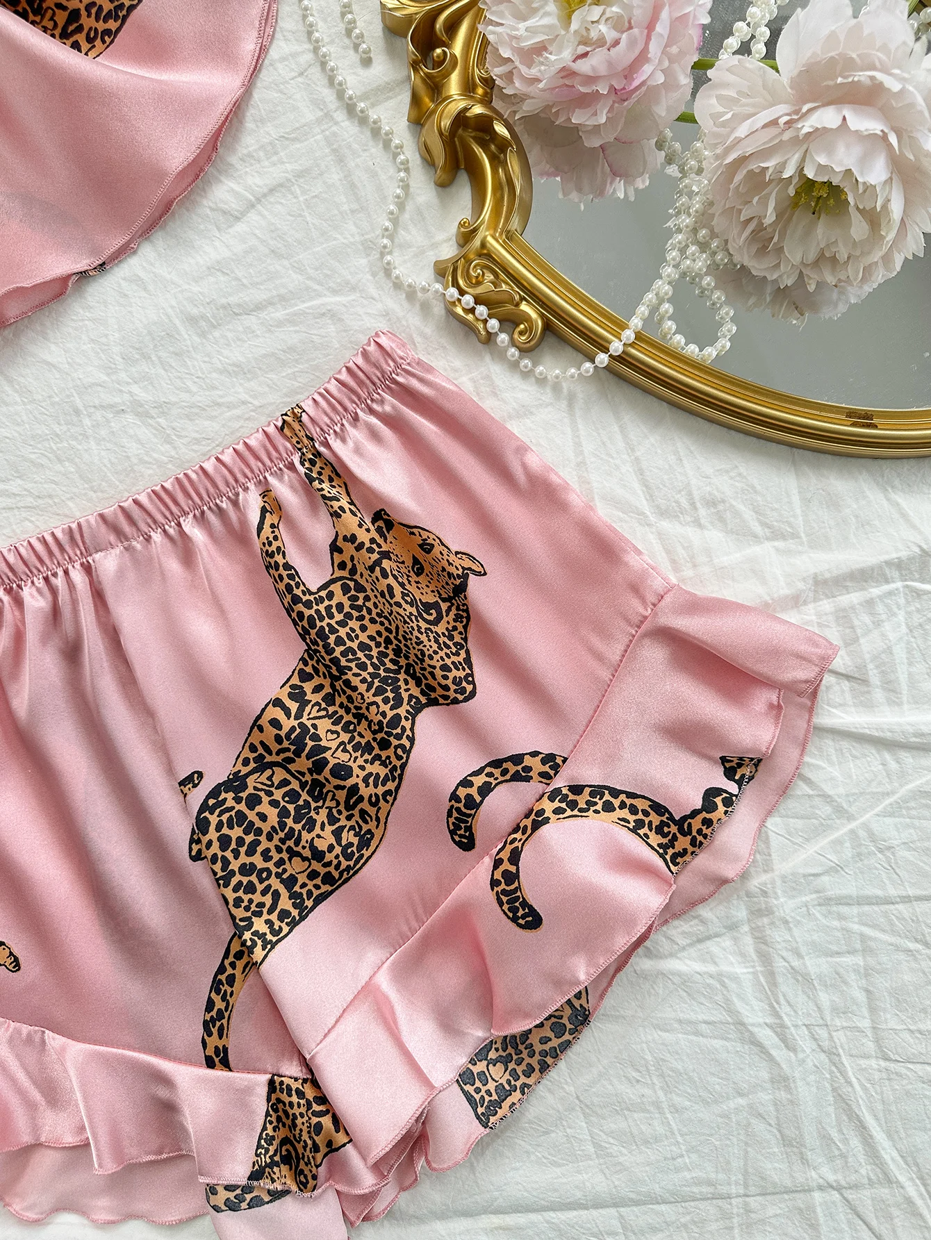 Zweiteiliges Pyjama-Set für Damen, Leopardenmuster, Rüschen, Cami-Oberteil mit Shorts, Nachtwäsche, Loungewear – Detail 5