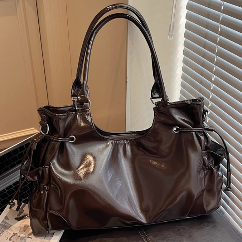 

French Vintage Shoulder Bag Trendy Chic Biker Armpit Bag Women's Pleated Glossy Bag Horizontal Square Zipper Leather Travel Bag