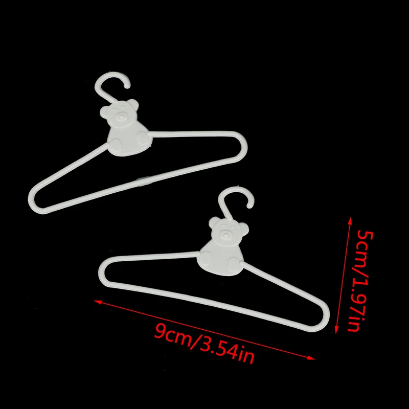 10Pcs/Lot Cute Mini Plastic Hangers Coat Dress Dolls Accessories for Doll Wardrobe Dress Clothes Dollhouse Toy