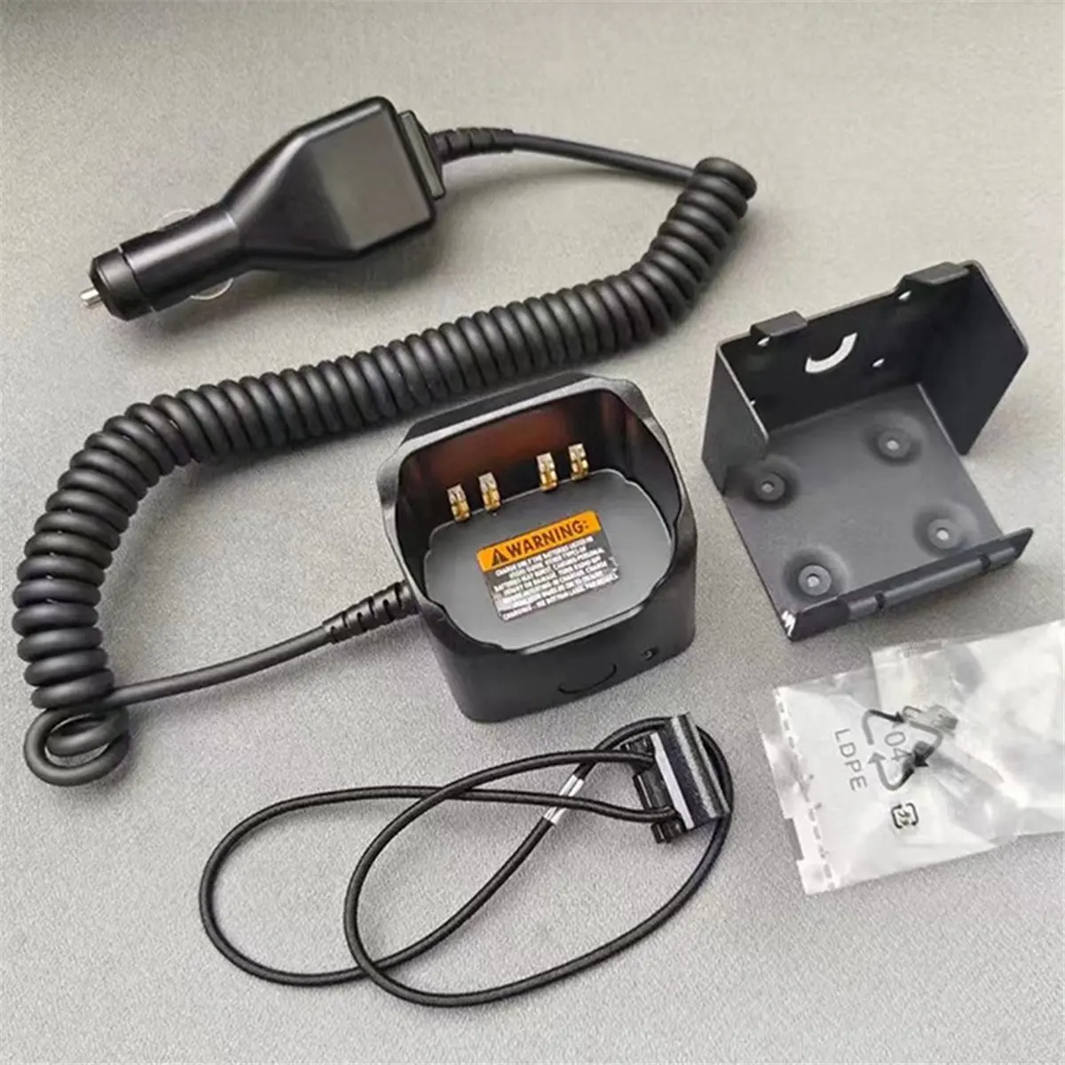 A64I RLN6433A Set Pengisi Daya Mobil Cepat untuk XPR6350 XPR6380 XPR6550 DGP4150 APX1000 Radio Dua Arah Portabel