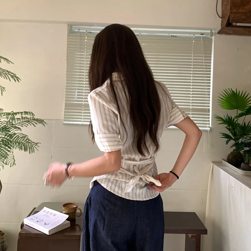 Genayooa اليابانية Y2k قميص مخطط المرأة نصف كم سليم قميص غير رسمي الكورية نمط بلوزة وقميص الشارع الشهير خمر القمم