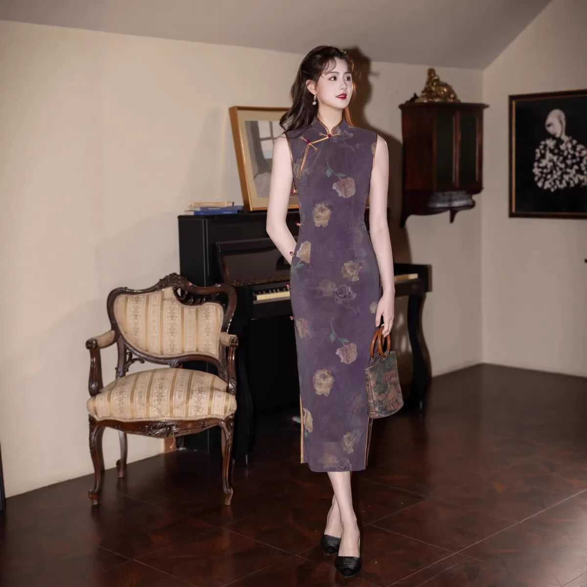 

Новое весенне-летнее ципао в китайском стиле с фиолетовым цветочным принтом, длинное, высококачественное, для повседневной носки и молодежное