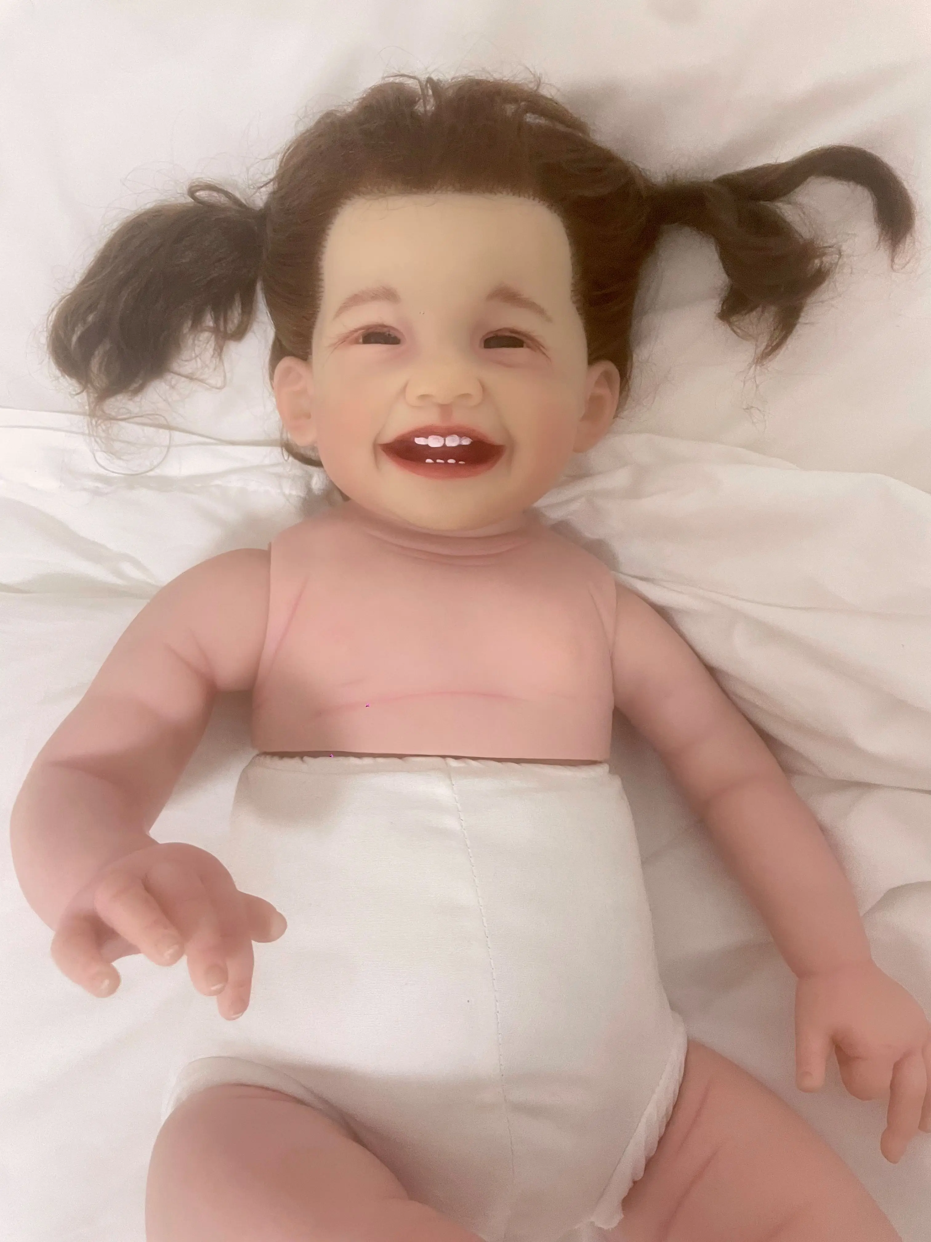 Mila Muñeca Reborn de 28 pulgadas Niña enorme Mila Niña sonriente Kit pintado con conectores y cuerpo de tela con pelo enraizado a mano