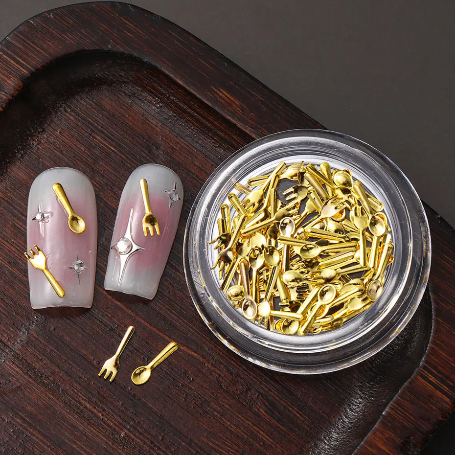 1/2 Boxen Gold Gabel & Löffel Nagel Dekor Lustige Mini Silber Geschirr Nail art Charms Koreanische Nette Legierung Nagel Maniküre Zubehör